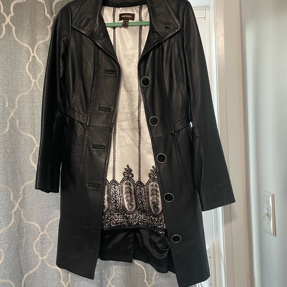 Black leather jacket. Size 3x xs. - Picture 3 of 4